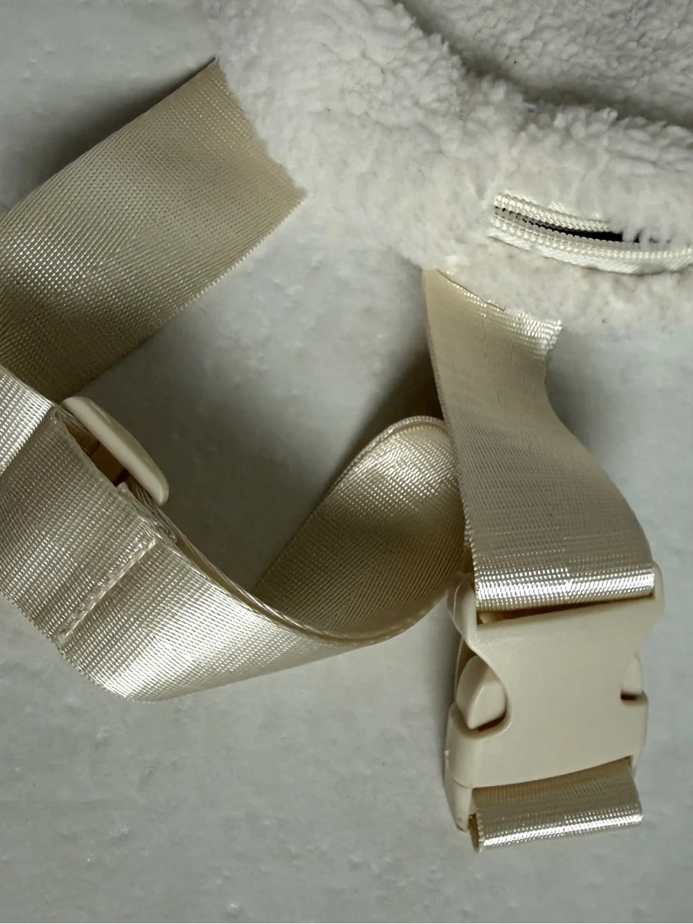 Ivory White Sherpa Belt Bag w Chenille & Gold K Patch New with Tags - Picture 5 of 5